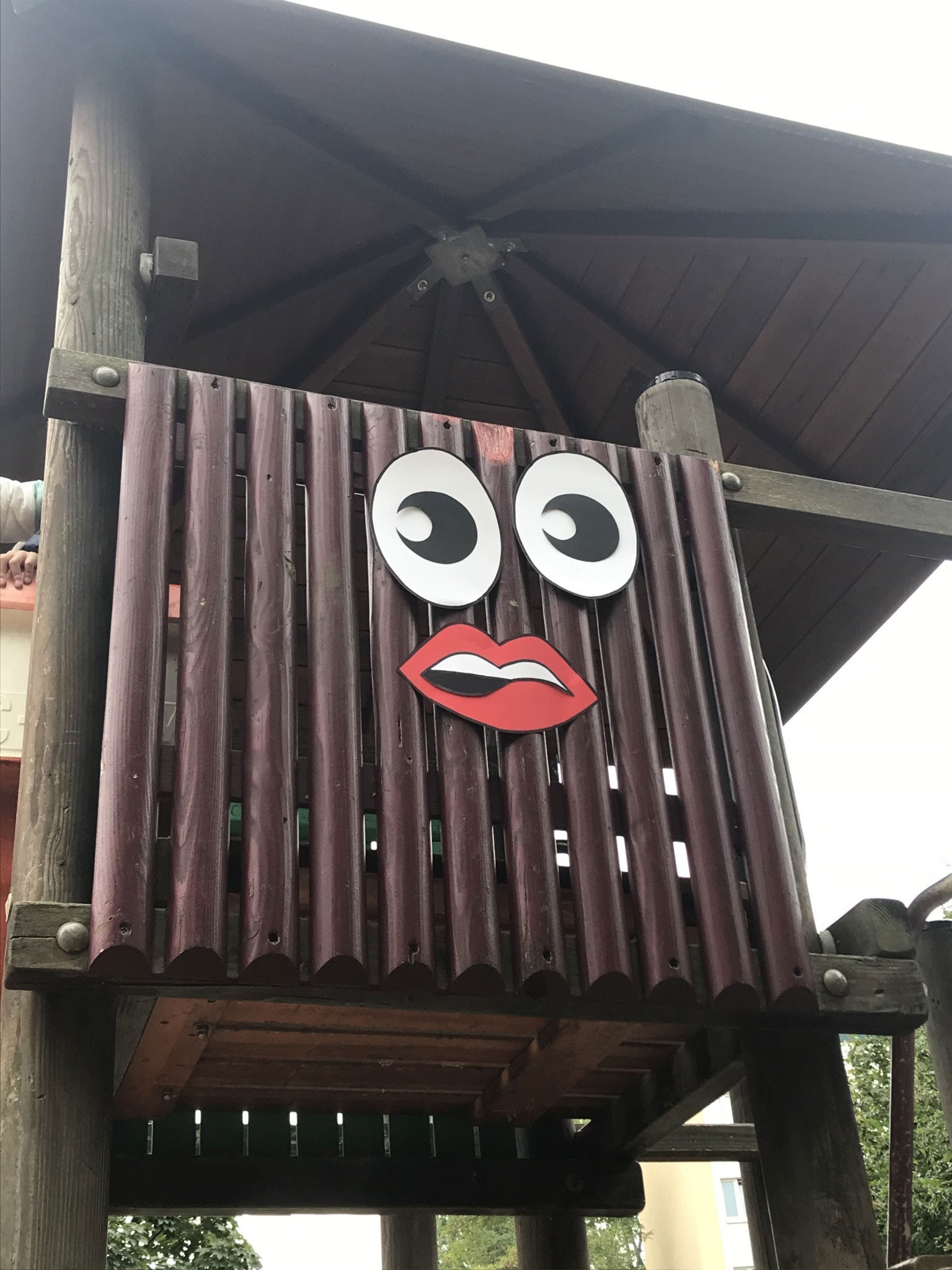 Schüchternder Kletterturm