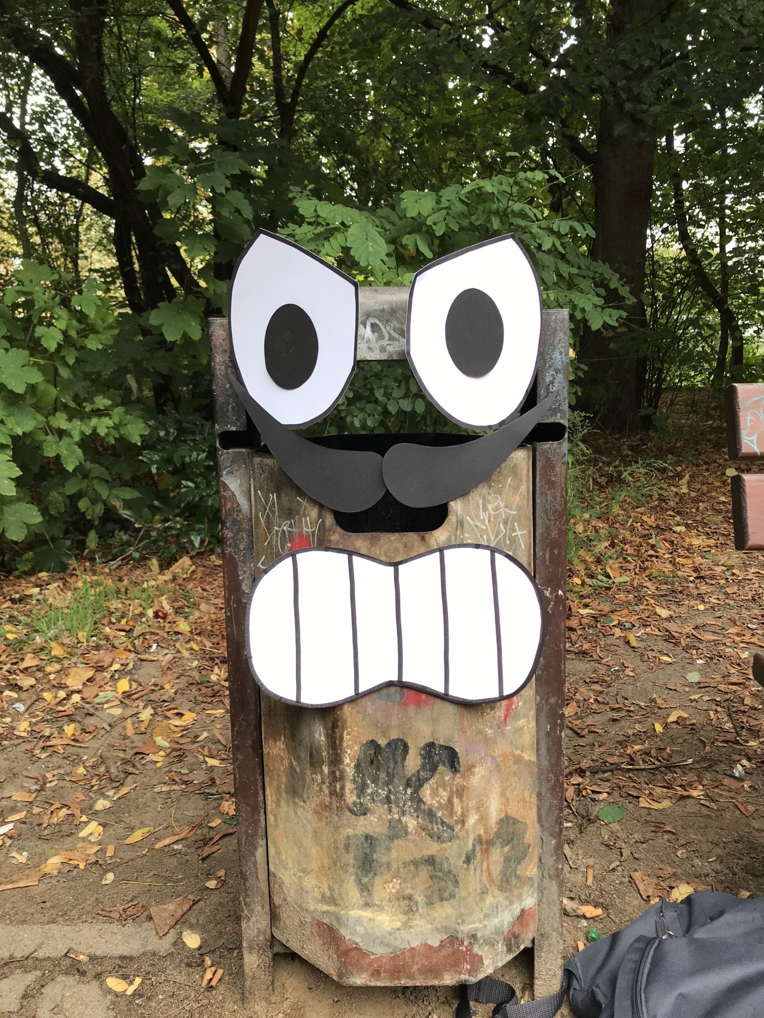 Böser Mülleimer-Bandit